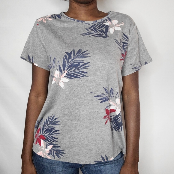 croft & barrow Tops - Croft & Barrow Gray Floral Print T-Shirt